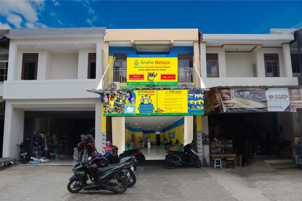 1. Foto Utama Graha Belajar Taman Jati